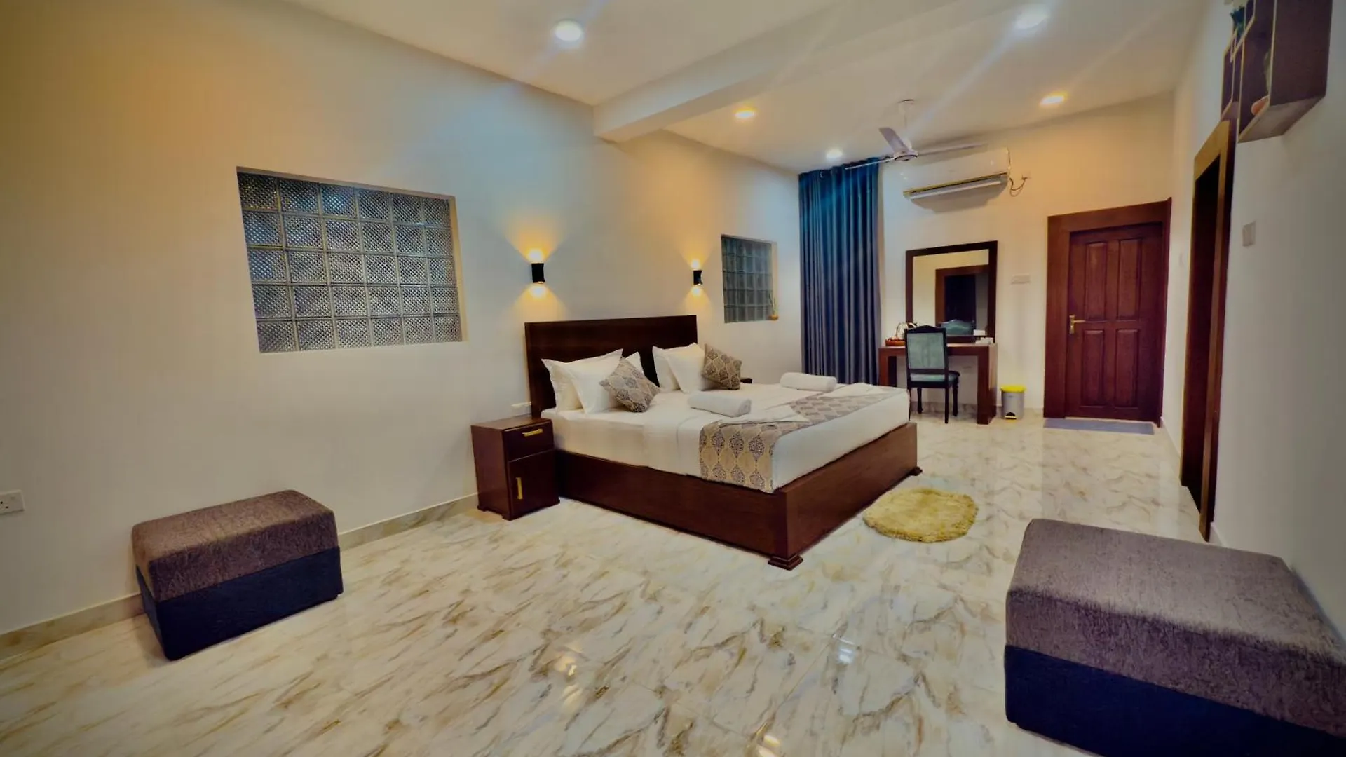 Bed & Breakfast Aloe Transit Hotel Katunayake Sri Lanka