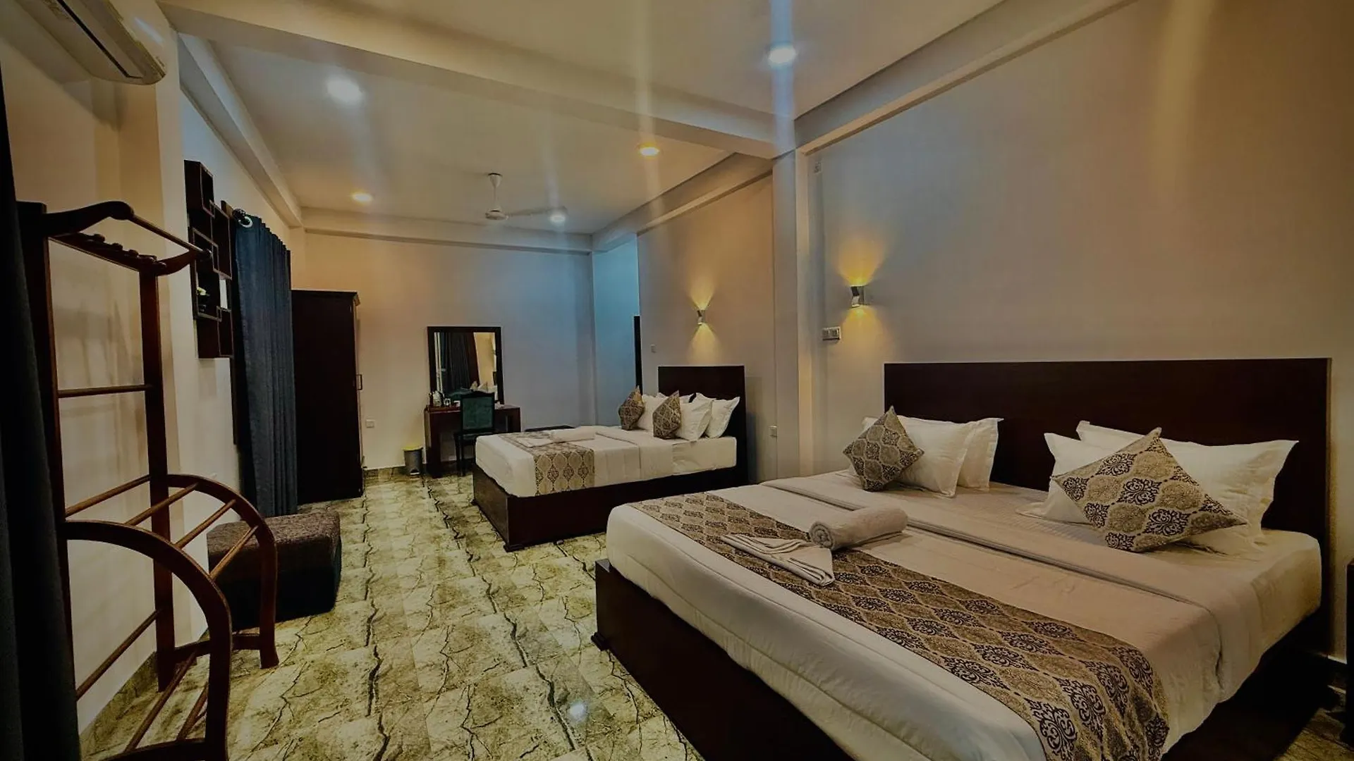 Aloe Transit Hotel Katunayake 0*,