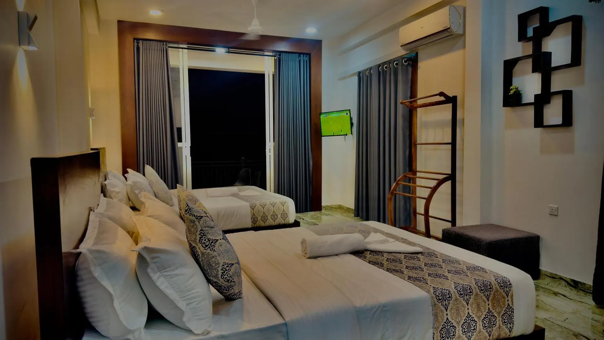 Aloe Transit Hotel Katunayake Bed & Breakfast